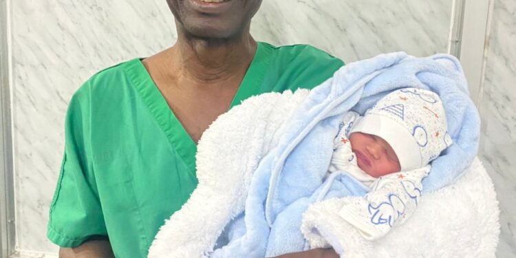 Guinée/Fécondation: Le tout premier bébé éprouvette est né à la Clinique Sidibé. !