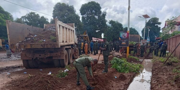 Kankan : les autorités locales  et militaires au front pour assainir la ville!