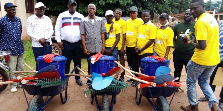 Kankan : La Mairie reçoit de nouveaux matériels d’assainissement offerts par 1xbet et la VDP