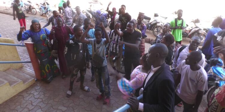 Kankan : les agents de LONAGUI en colères contre la nouvelle application et réclament leurs commissions