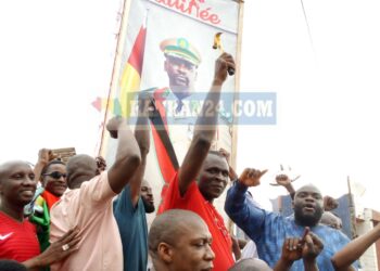 Kankan: Les jeunes décident de restaurer l’effigie du Président de la transition brûlée