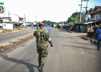 Sierra Leone: le gouvernement allège le couvre-feu au lendemain d’affrontements à Freetown