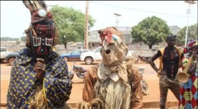 Mandiana/Djilengbè: En voulant venger leur ami fouetté par le « Kondén »,les hommes en treillis sèment la panique.