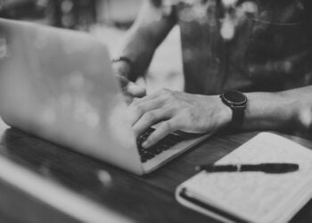 Protection numérique des journalistes: voici des outils et conseils d&rsquo;experts qui pourront vous aider.