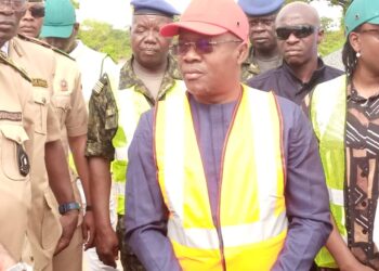 Kankan: le Ministre Ousmane Gaoual visite le chantier du nouvel aérodrome en construction.