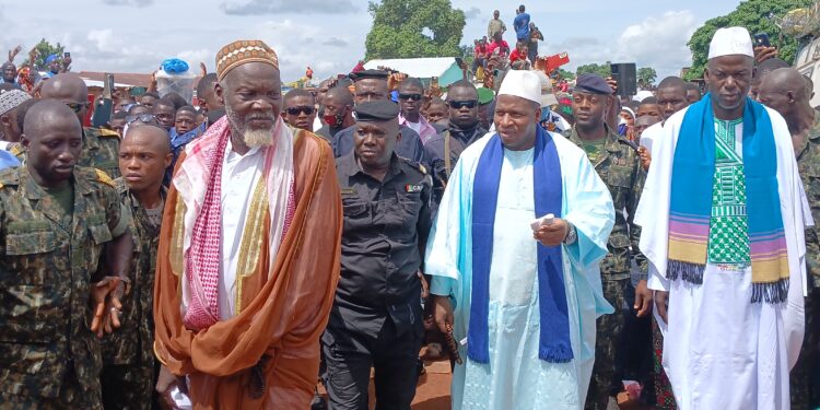 Achoura Diankana_Kankan/Cloture de la célébration: Elhadj cheick Souleymane sidibé fait une forte invocation pour la prosperité et la paix .