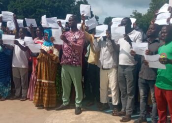 Kankan: des enseignants contractuels non admis denoncent des noms « google » parmi les gagnants.