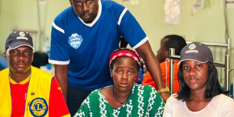 Le Lions Club Conakry Yaara, l’Académie FAM et la Fondation Babi Hope au chevet d’un bébé atteint de céphalée