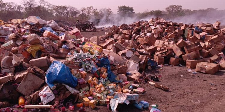 Siguiri : 112 tonnes de produits impropres saisis et incinérés en 2025 (contrôle de qualité)