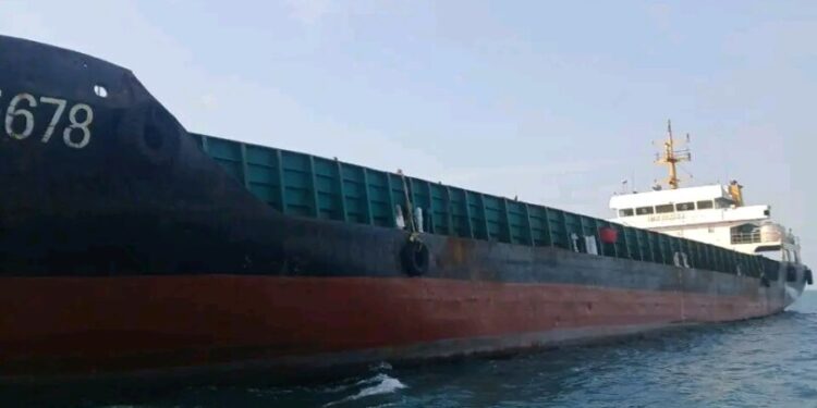 Boffa : la collision d’un bateau minéralier et une pirogue fait un mort.