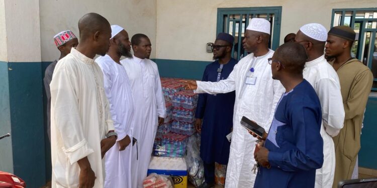 Kankan, actions humanitaires : l’AEEMG vole au secours des malades alités de l&rsquo;hôpital régional. 