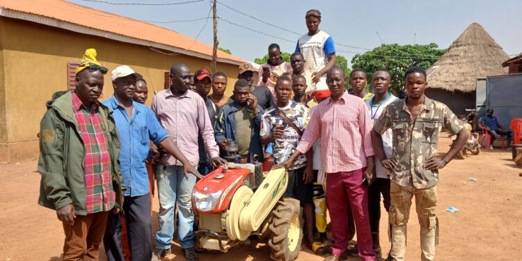 Kankan / relance de la filière cotonnière : la formation des producteurs aux motoculteurs lancée à Bankalan