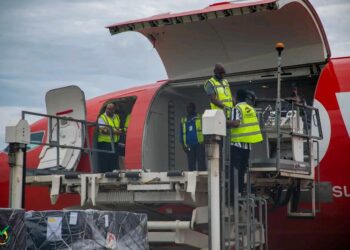 Élections législatives et communales du 31 mai 2026 en Guinée : la DGE reçoit les documents sécurisés à l’aéroport international Ahmed Sékou Touré