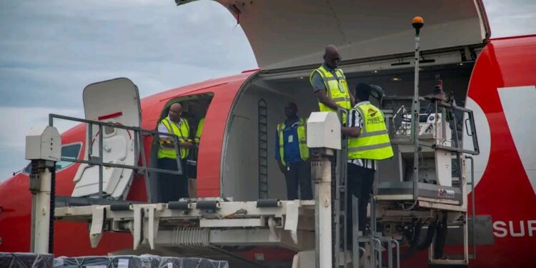 Élections législatives et communales du 31 mai 2026 en Guinée : la DGE reçoit les documents sécurisés à l’aéroport international Ahmed Sékou Touré