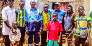 Guinée : la filière cotonnière en pleine relance, la direction de la Société Cotonnière de Kankan au contact des producteurs.